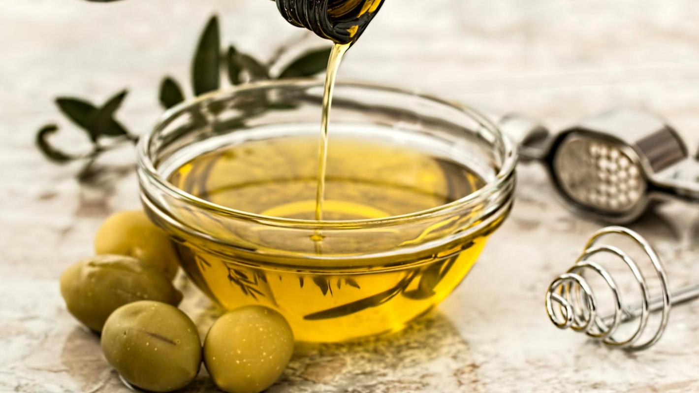 Hair benefits for olive oil